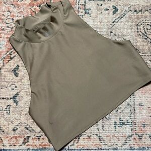 Alo airlift fuse bra tank in color gravel size medium